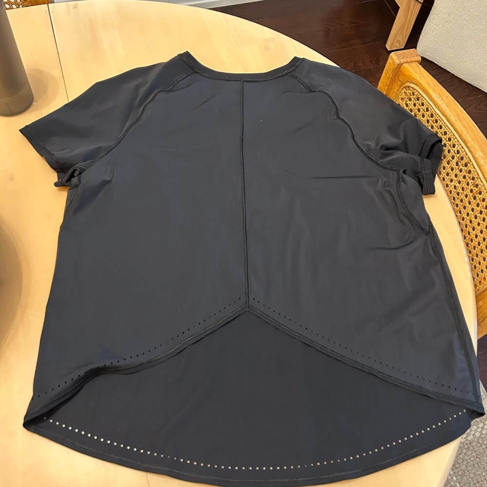 Lululemon black top